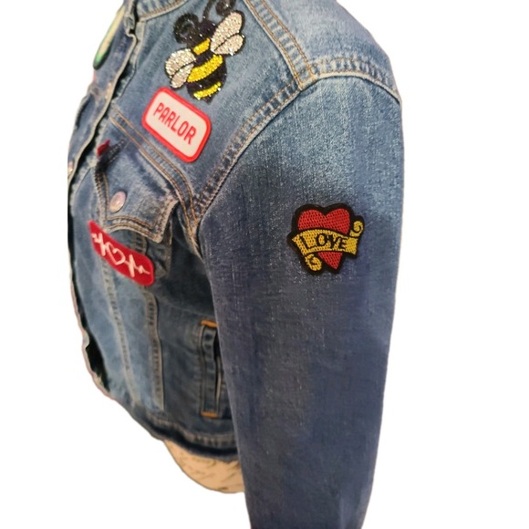Levi's Women's Denim Jean Jacket Medium P/M Petite – Custom Embroidered Patches - Picture 3 of 10